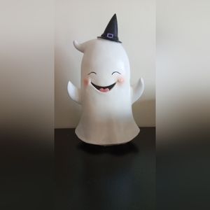 Smiling Ghost with witch hat.